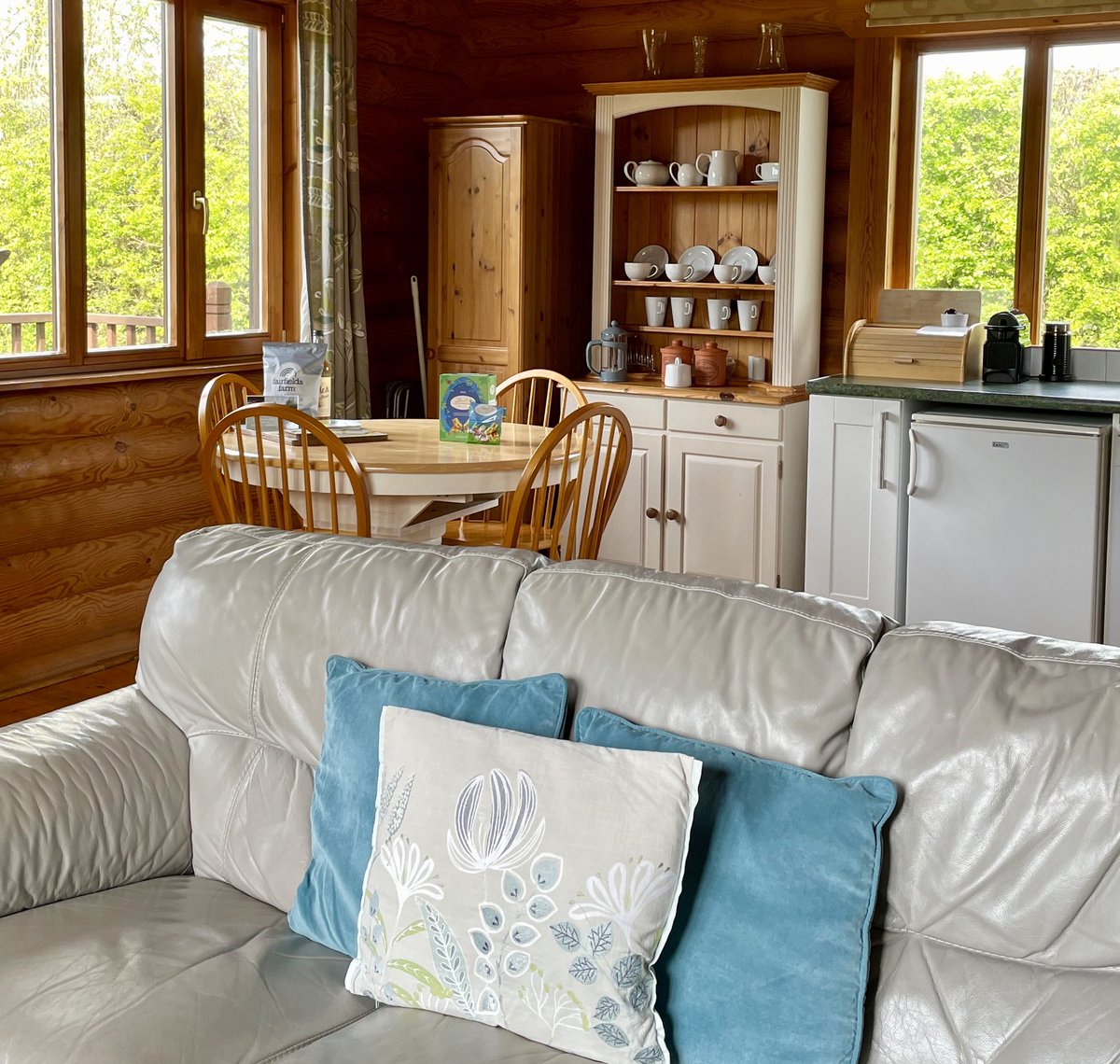 windmilllodges's tweet photo. It’s been lovely to welcome guests here for their Easter breaks in #suffolk this weekend and what beautiful weather we’ve had too! 😀🐣 https://t.co/1GIMo5noOP