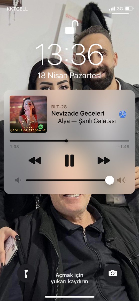 serpilyx's tweet photo. son bir şarkı istiyorum senden kardeş son bir şarkı.. https://t.co/RGLb0qLb2z