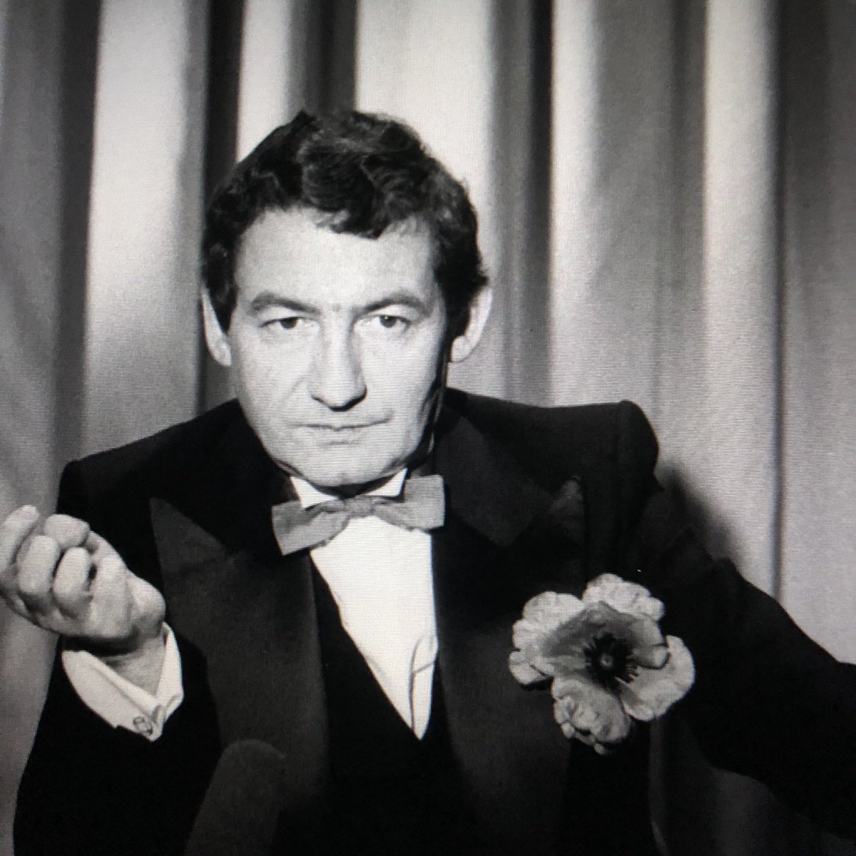 Ça fait tout de même 34 ans que Pierre Desproges n’en fiche pas une. Ça commence à faire long.