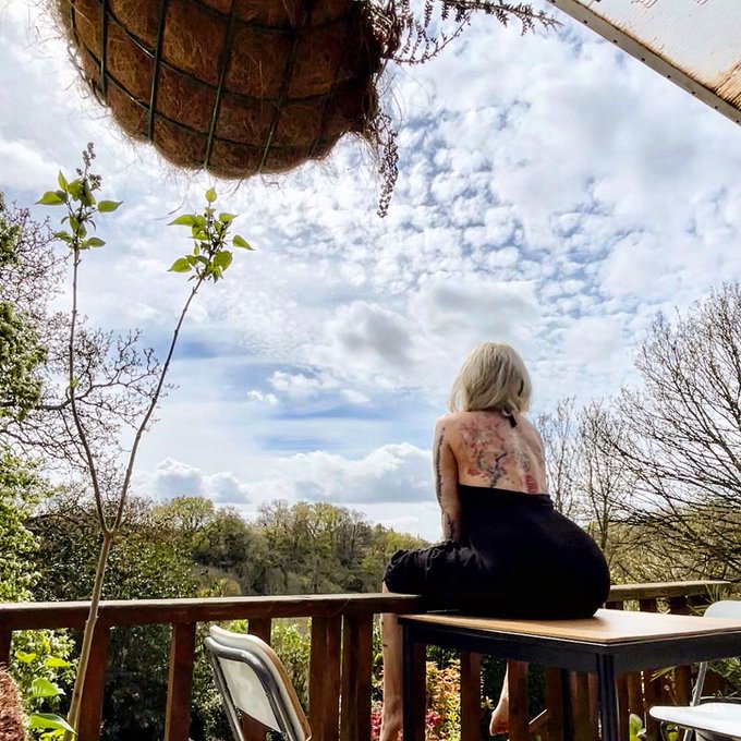 GM 💯 https://t.co/gmrRGwNgEk<a href="/tag/art"class="tags"><span>#art</span></a><a href="/tag/abstractpainting"class="tags"><span>#abstractpainting</span></a><a href="/tag/tattoogirl"class="tags"><span>#tattoogirl</span></a><a href="/tag/artistofthesummer"class="tags"><span>#artistofthesummer</span></a>