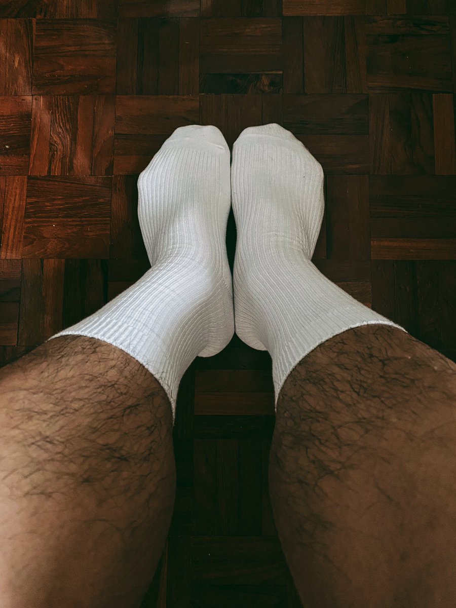 feetyouup's tweet photo. 🧦 🦶🏻 🧦 🦶🏻 
#socksniffer 
#whitesock
#白襪
#腳控
#粗腳
#毛腿 https://t.co/Z7xLRPE79M