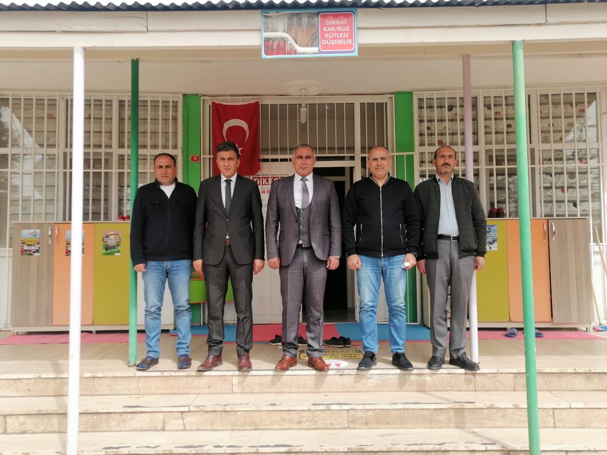 bingolmem's tweet photo. Kaldığımız Yerden Aynı Heyecanla Devam Ediyoruz👨🏻‍🏫🧑🏻‍🏫

İl Milli Eğitim Müdürümüz Sn. @kadriengin bir haftalık ara tatilin ardından Karşıyaka Anaokulunda minik öğrencilerimizle bir araya geldi.

@tcmeb @bingolvaliligi https://t.co/CsvtVJ3uRS