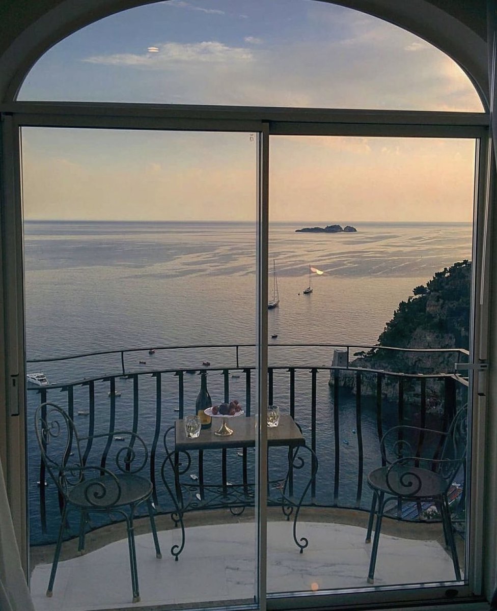 tmbIrpics's tweet photo. Aperitivo with a view 🥂 https://t.co/Zj5RN3kw0s