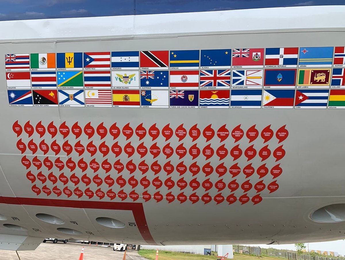 guamtva's tweet photo. ⑤It has a characteristic propeller like a big paddle
⑥Records of typhoons and storms that have been observed so far are drawn on the aircraft
⑦Nice nose art on the craft

⑤大きなパドルのようなプロペラ
⑥今まで観測してきた台風やストームの記録が機体に
⑦アメリカンノーズアート https://t.co/VGSlpq7RdS