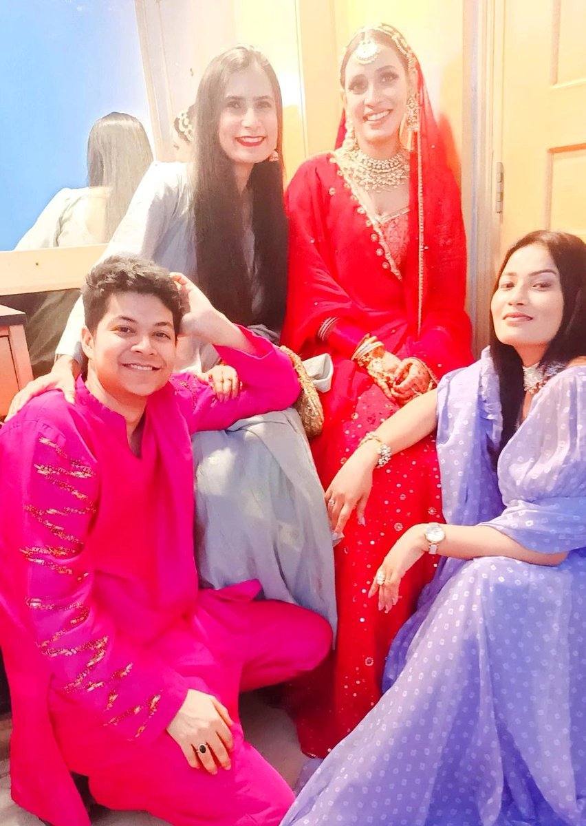 kunstvonkun2022's tweet photo. Bffs ๐คฉ๐๐ฆ๐ฅ๐๐ฆ๐ฑ๐ฏ๐ฆ๐ฅ
Wearing : Vonindia
#summerwedding #indianwear #hotpink #menstyle #fashionboy #pittiuomo #bbfs #cutefaces #fashiondesigners #nift #handmadeinindia https://t.co/gw5z7IOx62