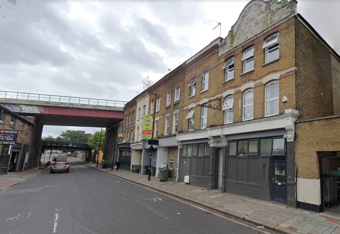 As somebody once remarked “une nation de boutiquiers”. Hinton Road, Loughborough Junction, looking south c1905 and the scene today – but no shops.
#LoughboroughJunction  #Hernehill