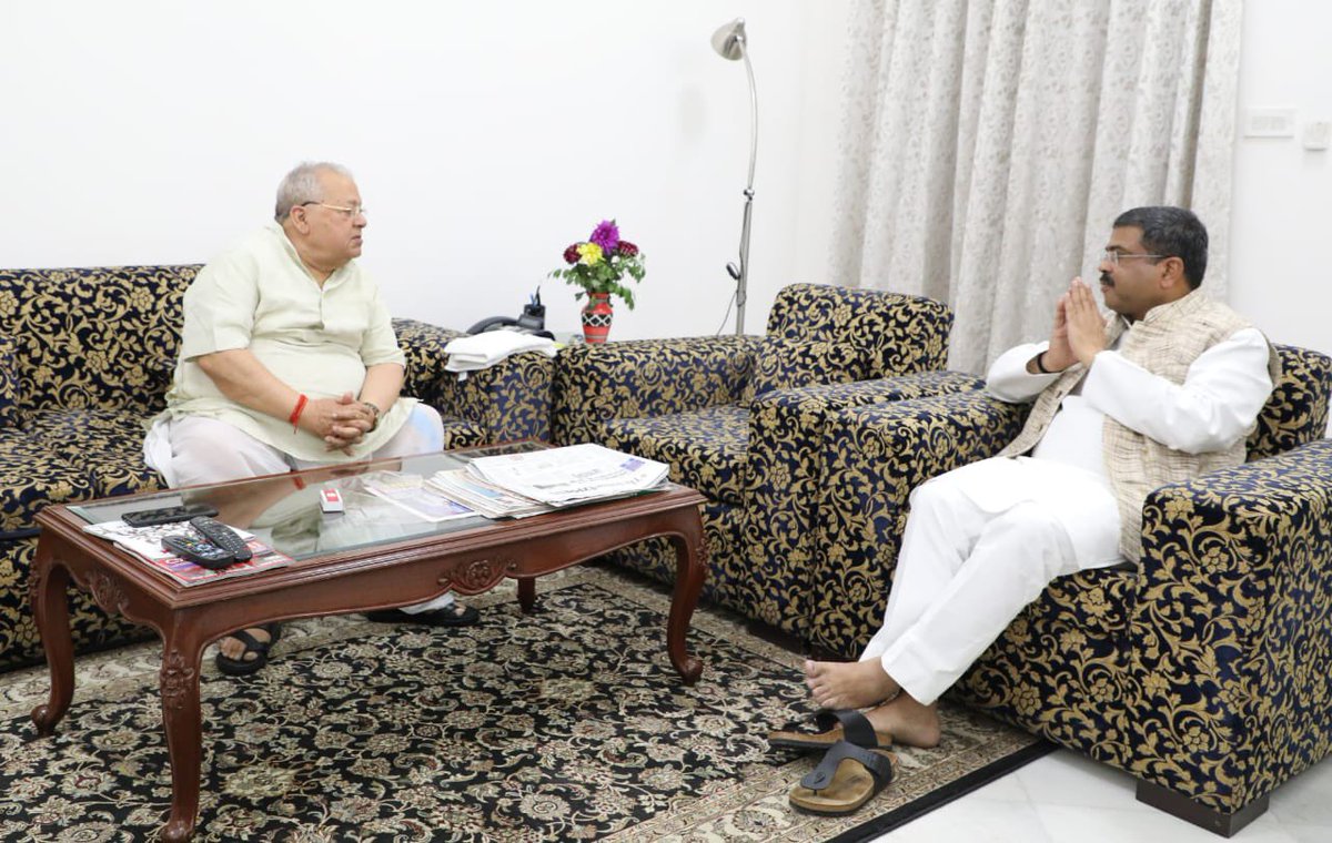 dpradhanbjp's tweet photo. राजस्थान के महामहिम राज्यपाल श्री @KalrajMishra जी से मिलकर उनका मार्गदर्शन प्राप्त किया। 

राष्ट्रीय शिक्षा नीति के क्रियान्वयन, उद्यमशीलता, कौशल विकास, प्राथमिक और उच्च शिक्षा के पर्याप्त अवसरों से सर्वजन को जोड़ने जैसे अनेकों विषयों पर चर्चा हुई। https://t.co/aMpXljM3l1