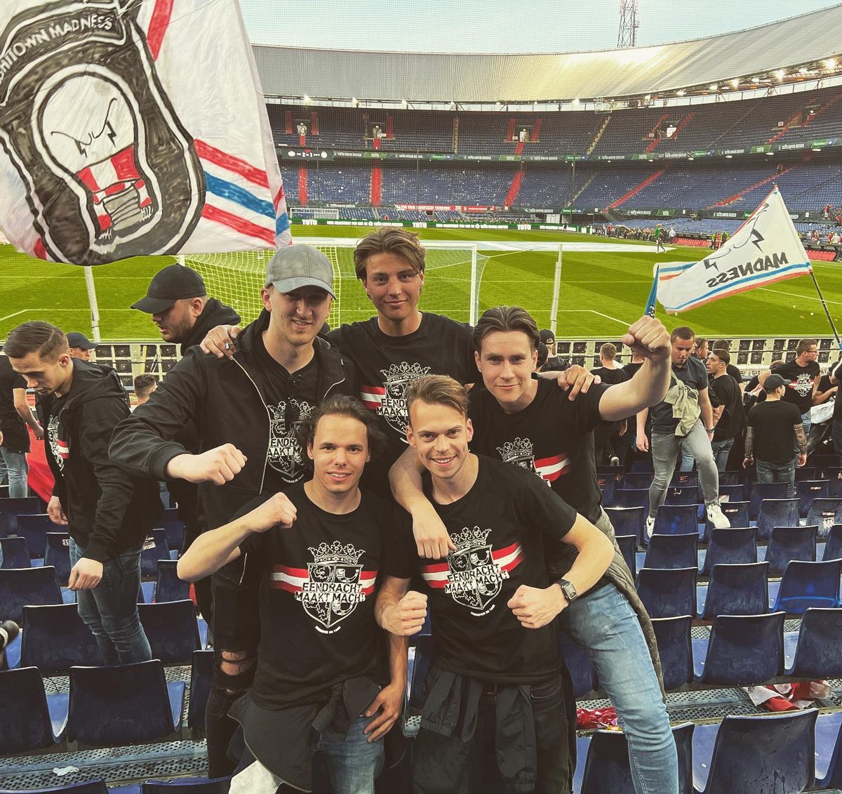 romecvdvin's tweet photo. Winnen in de Kuip?! Hebben zeker niet tegen Feyenoord gespeeld gisteren? 😎 #bekerfinale @psv #psv https://t.co/YlOLFNGyc3