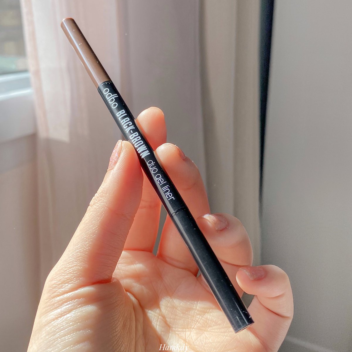 Hamkdy_'s tweet image. ป้ายยย ตัวนี้ของ odbo ดีมากๆๆๆๆๆๆ ปกติพวกอินไลน์เนอร์จะวิงหางยาก เลยอยากป้ายตัวนี้เลยอะ😭🫶🏻 หัวเรียวเล็ก เนื้อไม่นิ่มหรือแข็งไป ค่อยๆวิงหางออกไป สวยเลย ง่ายด้วย สีชัด เส้นไม่ขาด ได้ฟีลไอดอล อายไลน์เนอร์เส้นบางๆงี้ มีทั้งสีดำและน้ำตาลในแท่งเดียวเลย!