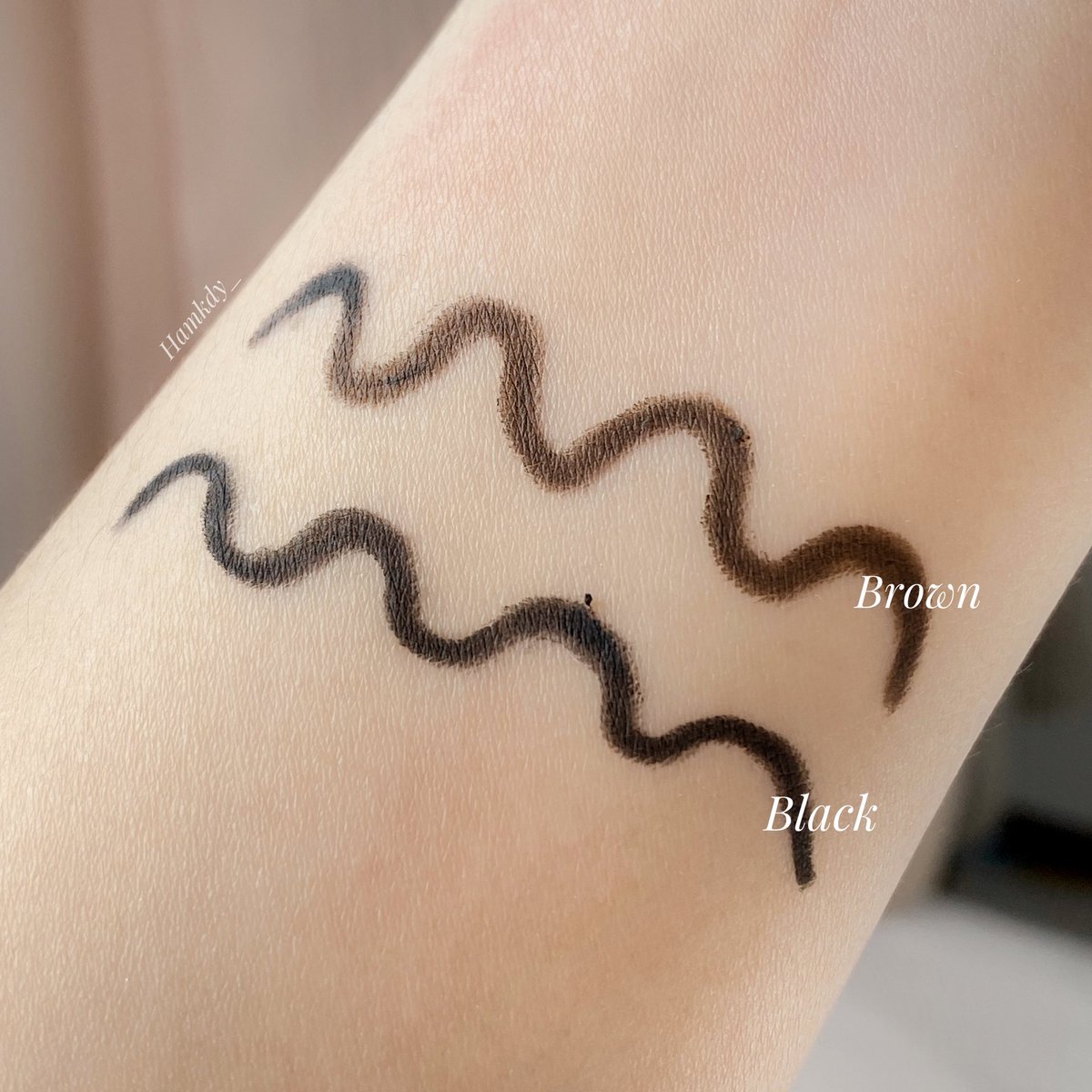 Hamkdy_'s tweet image. ป้ายยย ตัวนี้ของ odbo ดีมากๆๆๆๆๆๆ ปกติพวกอินไลน์เนอร์จะวิงหางยาก เลยอยากป้ายตัวนี้เลยอะ😭🫶🏻 หัวเรียวเล็ก เนื้อไม่นิ่มหรือแข็งไป ค่อยๆวิงหางออกไป สวยเลย ง่ายด้วย สีชัด เส้นไม่ขาด ได้ฟีลไอดอล อายไลน์เนอร์เส้นบางๆงี้ มีทั้งสีดำและน้ำตาลในแท่งเดียวเลย!