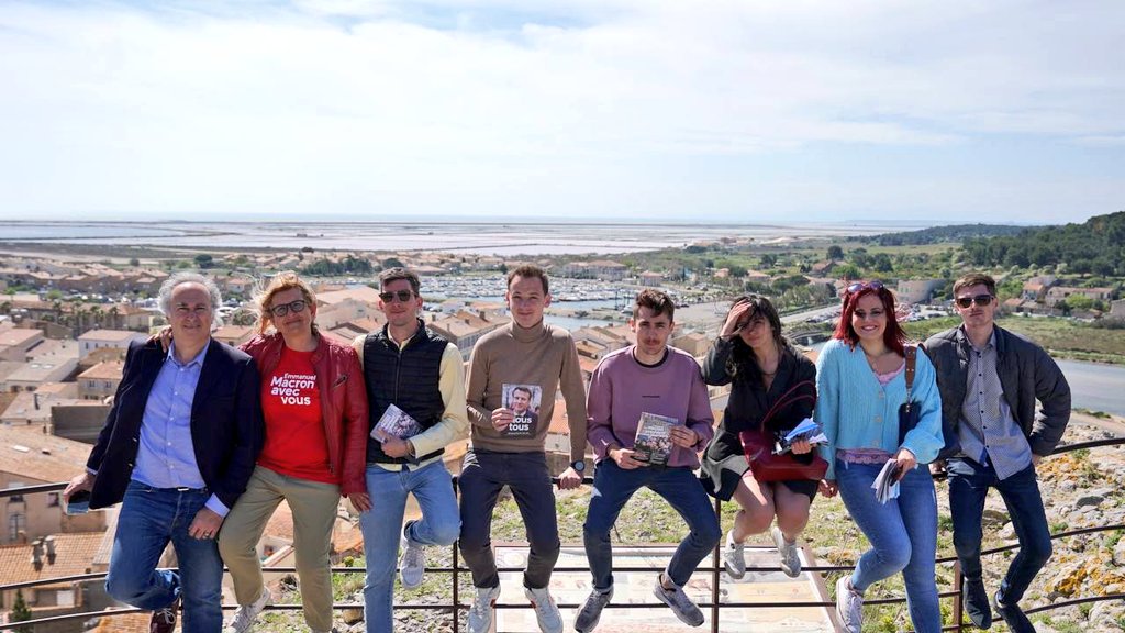 Ambroise_Mejean's tweet photo. Un vrai plaisir d'être à Narbonne et Gruissan ce matin avec les @JeunesMacron11 et @PereaAlain.

Avec un message clair : le 24 avril, s'abstenir ou voter blanc, c'est aussi voter Le Pen. Tous aux urnes ! https://t.co/CaeuWeSThT