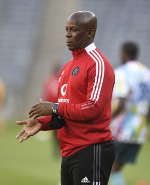 SABC_Sport's tweet photo. '@orlandopirates co-coach Ncikazi censures ill-treatment and poor officiating towards his side at Tanzania following their 1-0 defeat against @SimbaSCTanzania in their first leg quarter-final CAF Confederation Cup match at the Benjamin Mkapa Stadium.
#weloveithere #SABCFootball https://t.co/YXb9L6wIHN