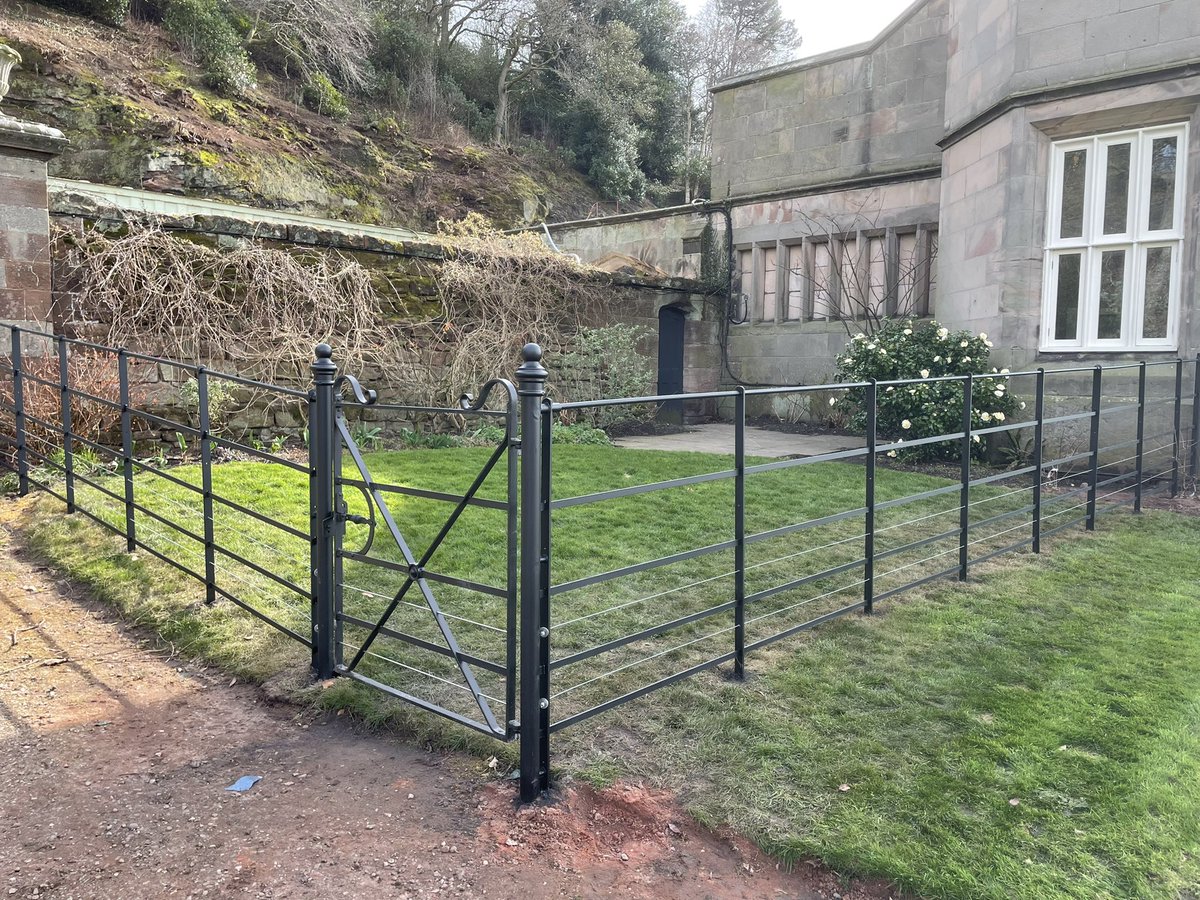 joehamer2's tweet photo. Right Twitter folks if your looking for a quality fence give us a shout, we can supply and fit quality estate railings and wrought iron gates! #estatefencing #artisan https://t.co/cuQwG32uVX