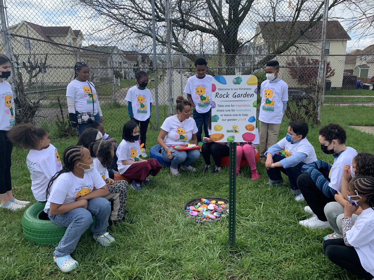 I CAN’T WAIT to share this #GoodNews story with you tonight! 

There’s some pretty great things going on at Kennedy Montessori Elementary School, part of <a href="/JCPSKY/">JCPS</a>., 
Join us for <a href="/WDRBNews/">WDRB News</a> at 6:30 to see this story that will warm your ❤️.
