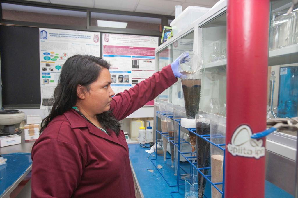 IPN_MX's tweet photo. Científicos politécnicos desarrollaron sistemas de captación, filtrado y monitoreo de agua de lluvia, los cuales serán instalados en escuelas públicas de la Ciudad de México, para utilizarse en los sanitarios y servicios de limpieza de los planteles. https://t.co/SDdXwCtk7A https://t.co/chQRsEPbPt