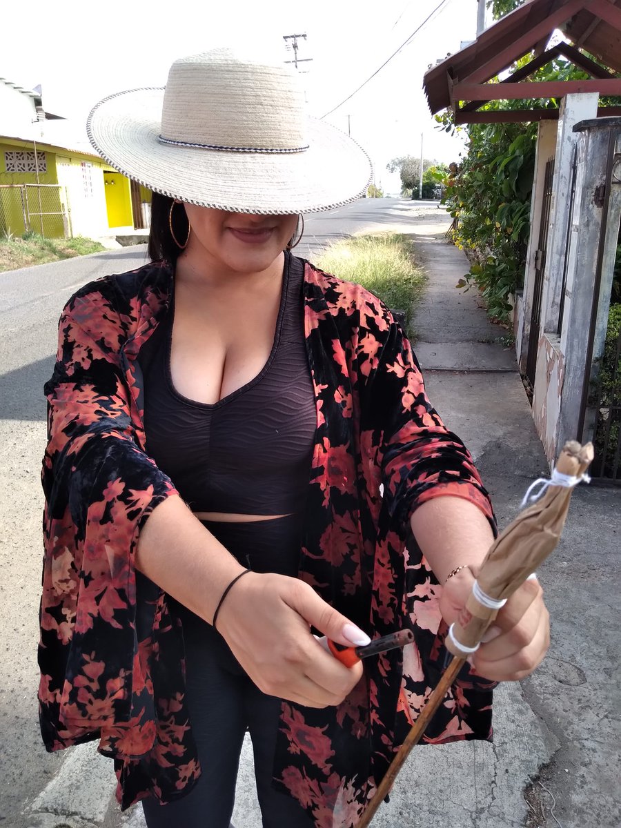 Bueno la tía <a href="/mcordobaj/">Milagros Córdoba</a> Milagros Córdoba nos visitó y de paso la pusimos a quemar unos voladores. Te quiero mucho hermanita.