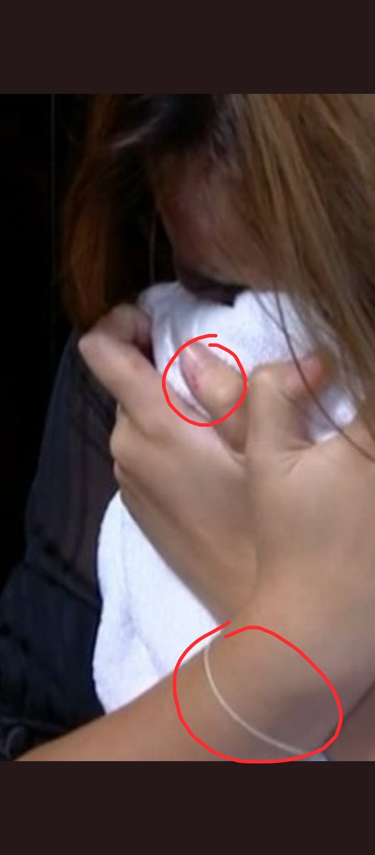 AldebaranNy's tweet image. Jadi bbrp episode ini kita liat andin sm mamros nangis doanh, sampai yg meranin pake gelang &amp;amp; nyakitin diri sendiri juga? manajamen+produser+penulis @MNC_Pictures sehat2 ya jiwa kalian, ga kreatif bikin script mewek doang #IkatanCintaBadScript

Cr : pel