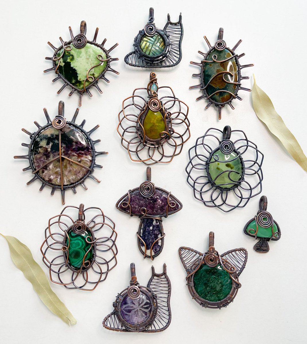 mildhippie's tweet photo. 💚🧞🌿 ELECTRIC VIOLETS 💚🧞🌿

pendants available April 22nd at 4pm est https://t.co/CL7FpSKGCR