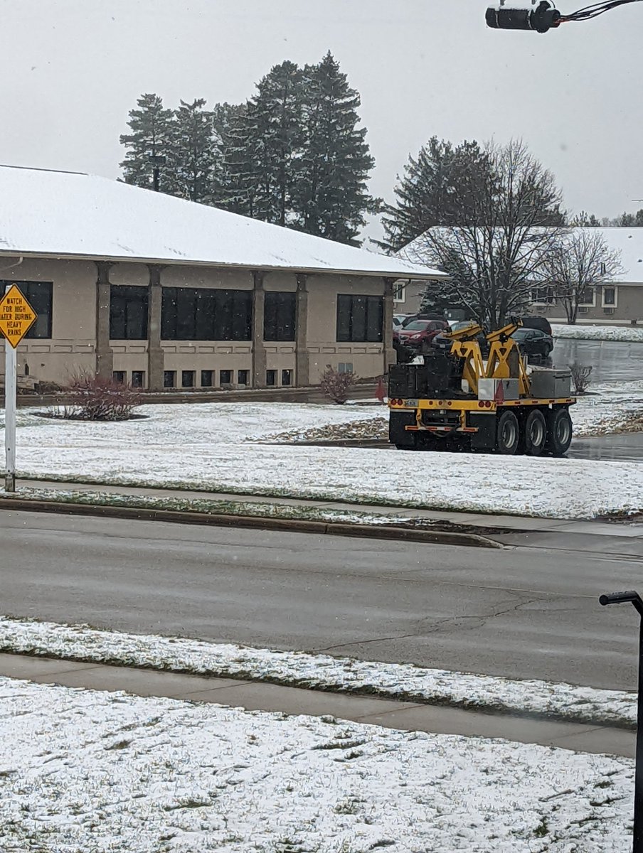 5StarWhiteTrash's tweet photo. Merry Christmas everyone! ๐ค #SnowInApril #WelcomeToWisconsin https://t.co/4SNw1zpHLb