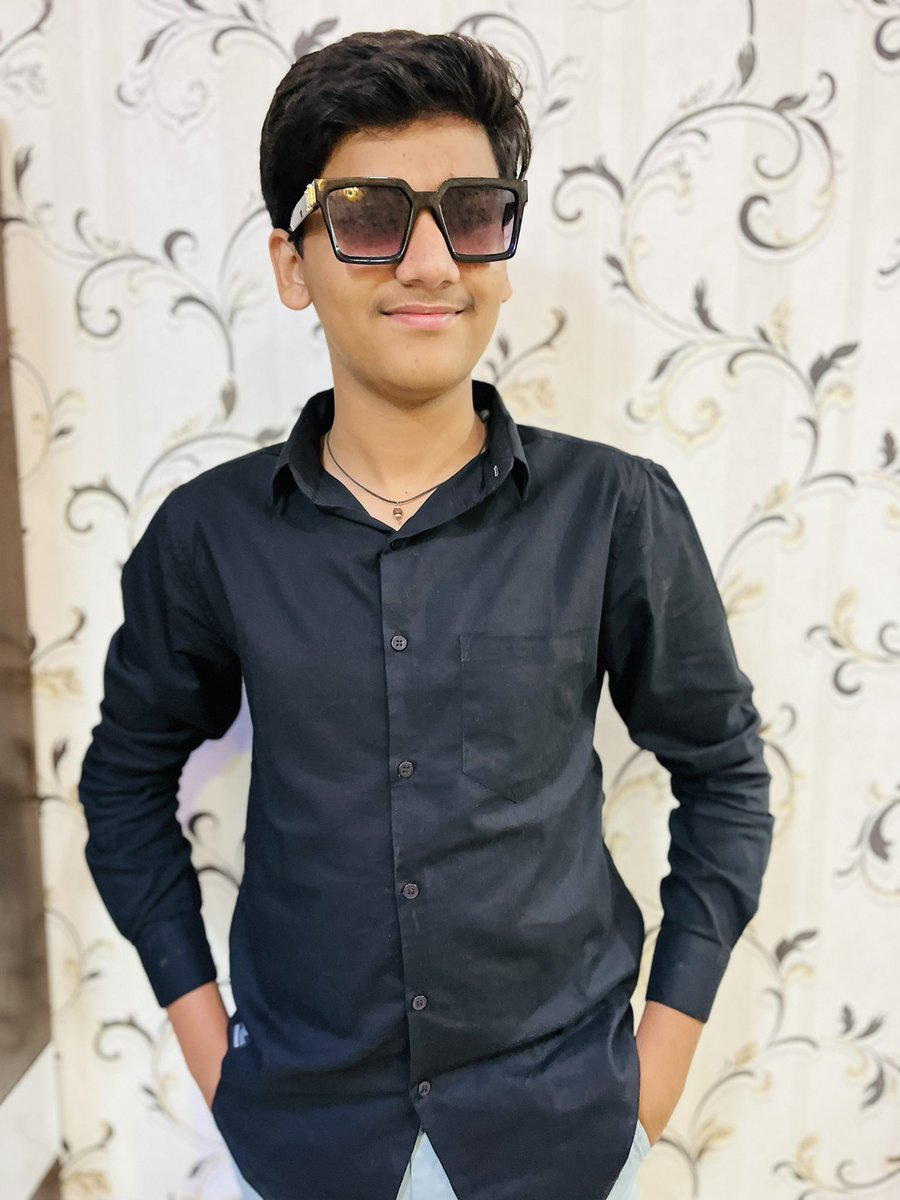 KishanNagaldham's tweet photo. જીવનને હુ હમેશા હાથમાં રાખું છું,
પ્રેમ હોય કે નફરત બેશુમાર રાખું છું.
#કિશન_મૂંધવા(ભરવાડ)
#જય_ઠાકરધણી
#જય_નાગબાઈ_માં
#જય_માં_ભગવતી
#Nagaldham
#ND_GROUP
#Nagaldham_Group https://t.co/l6rMvhRnKD