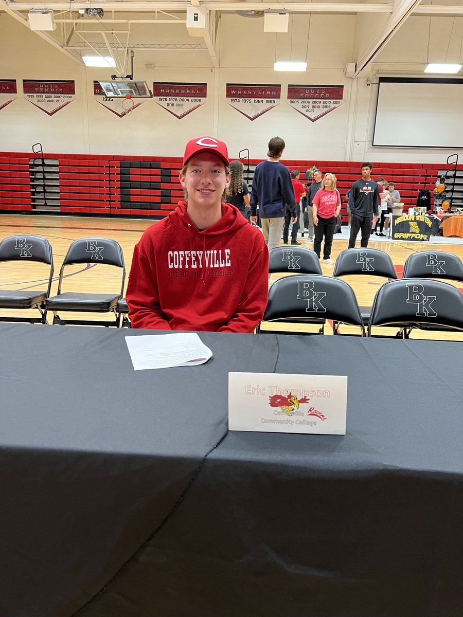 EThompson2022's tweet photo. I can’t thank my family and coaches enough! @redravensBB https://t.co/G15JHVgEYf
