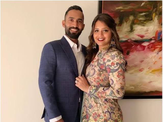 fromaloktandon's tweet photo. Commit to reinvent yourself, and the growth which happens after that can be your most cherished success! The magical couple of @DipikaPallikal and @DineshKarthik are together setting a great example of what reinventing oneself can do! #wsfdoubles #glasgow2022 #ipl2022 #IPL https://t.co/IKaHJkVnMB