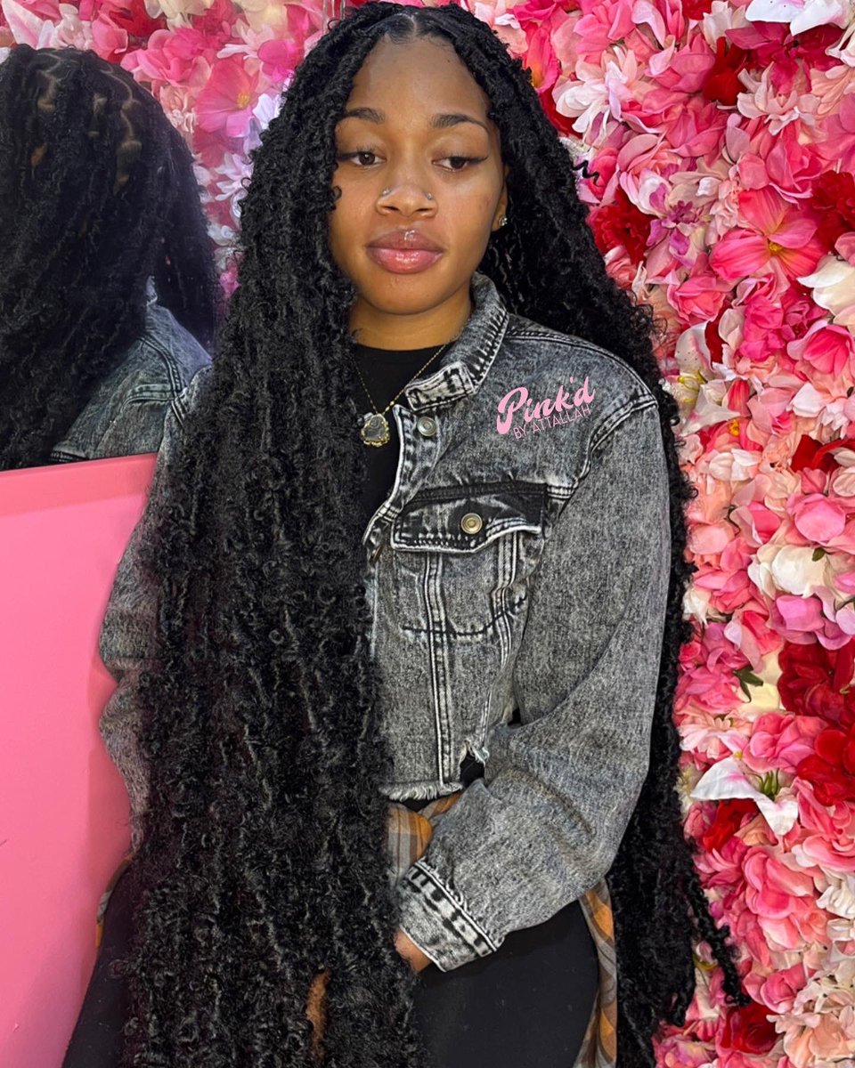 Pinkstyledme's tweet photo. “Pixie Locs + 5-10 More Locs” ✨😍😍 follow me on Instagram @Pinkstyledme for more content ✨ #ComeGetPinkd 

#atlstylist #butterflylocsatl https://t.co/D4IDnKVHvh