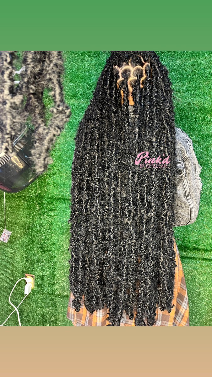Pinkstyledme's tweet photo. “Pixie Locs + 5-10 More Locs” ✨😍😍 follow me on Instagram @Pinkstyledme for more content ✨ #ComeGetPinkd 

#atlstylist #butterflylocsatl https://t.co/D4IDnKVHvh