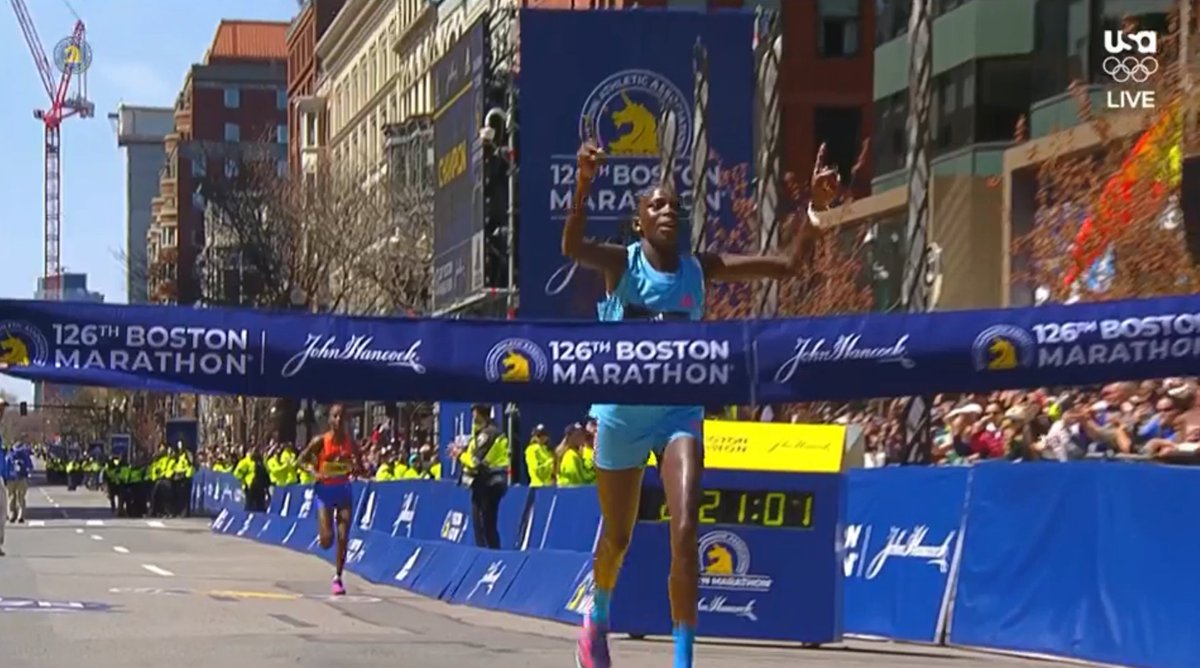 What. A. Race!!! Peres Jepchirchir wins in 2:21:02!

#BostonMarathon