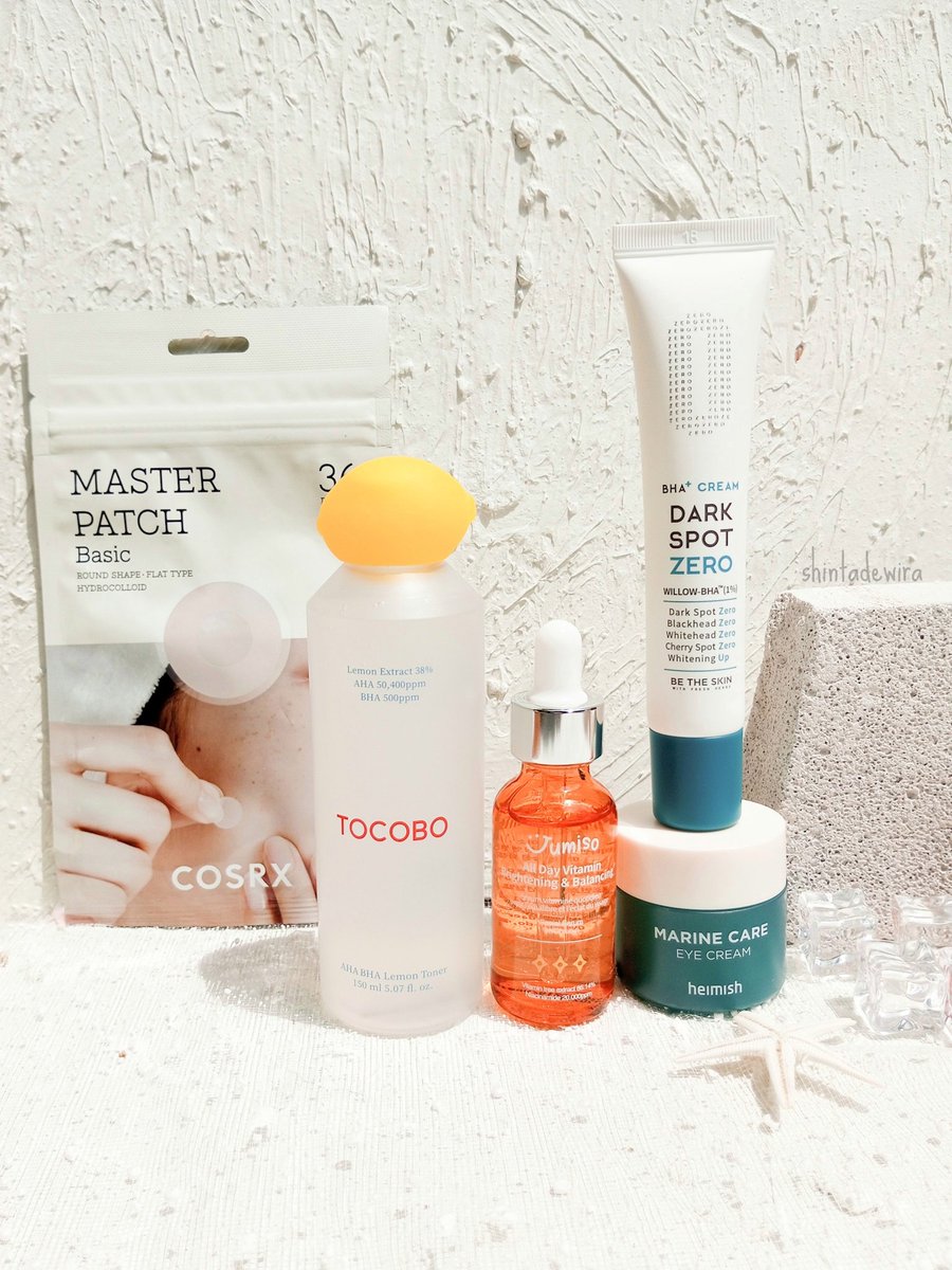 foliskincalters's tweet photo. Kali ini aku mau #racuninskincare package dari @stylekoreanblog #TryMeTweetMe 😆
Produknya:
1. Tocobo AHA BHA Lemon Toner
2. Heimish Marine Care Eye Cream
3. Jumiso All Day Vitamin Brightening & Balancing Serum
4. Be The Skin BHA+ Dark Spot Zero Cream
5. COSRX Master Patch Basic https://t.co/JhCaWcDXyY