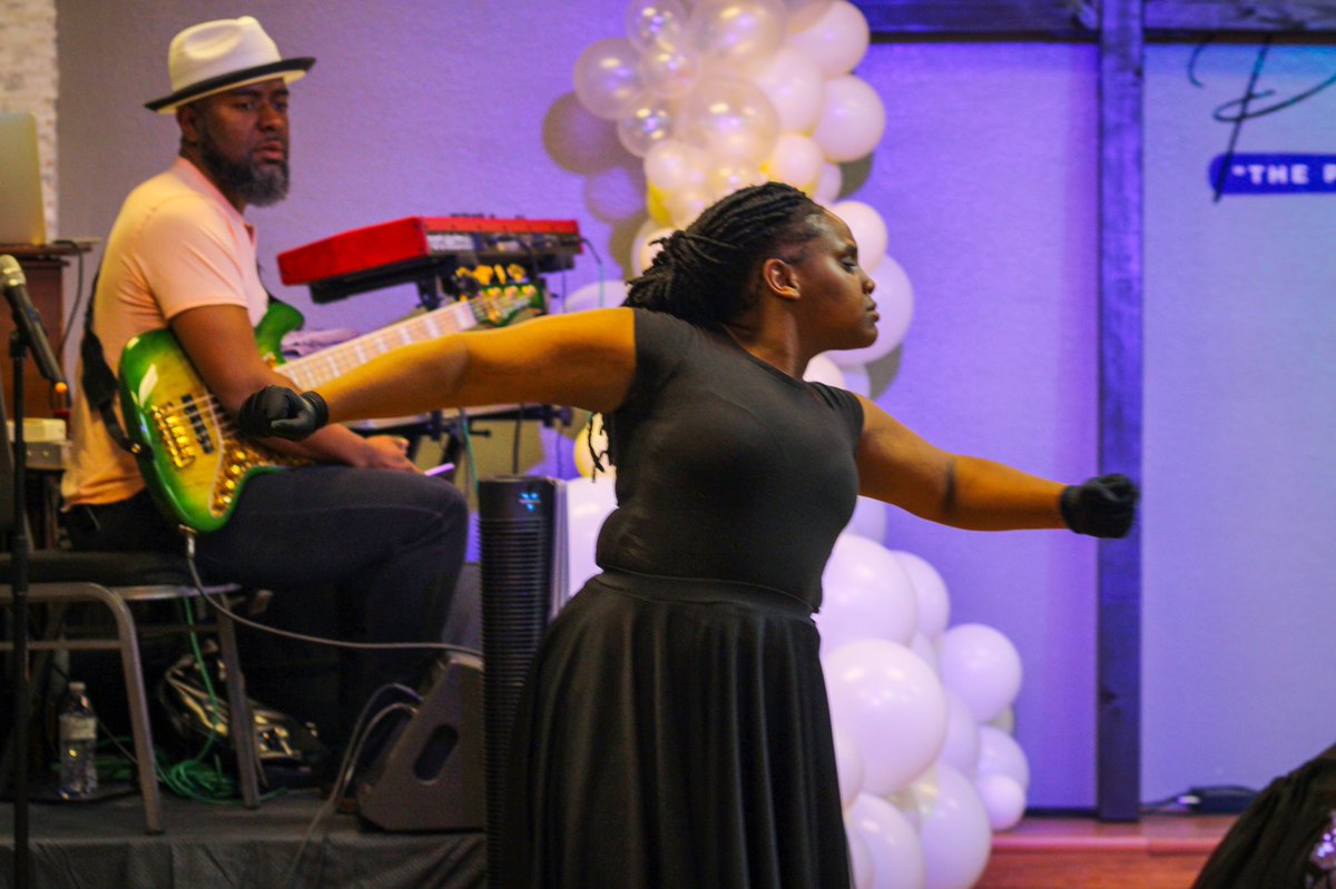 PhxGrace's tweet photo. Resurrection weekend was a success! He got up so we got up and gave him everything we had! The king was in the room and there was freedom, peace, joy love and much more in the atmosphere! #HeGotUp #JesusWill #OurFather #Resurrection #HeIsRisen https://t.co/hrgK26P1si