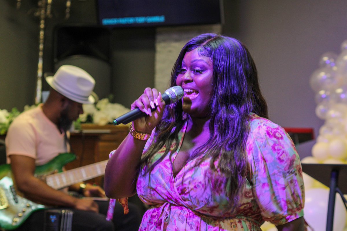PhxGrace's tweet photo. Resurrection weekend was a success! He got up so we got up and gave him everything we had! The king was in the room and there was freedom, peace, joy love and much more in the atmosphere! #HeGotUp #JesusWill #OurFather #Resurrection #HeIsRisen https://t.co/hrgK26P1si