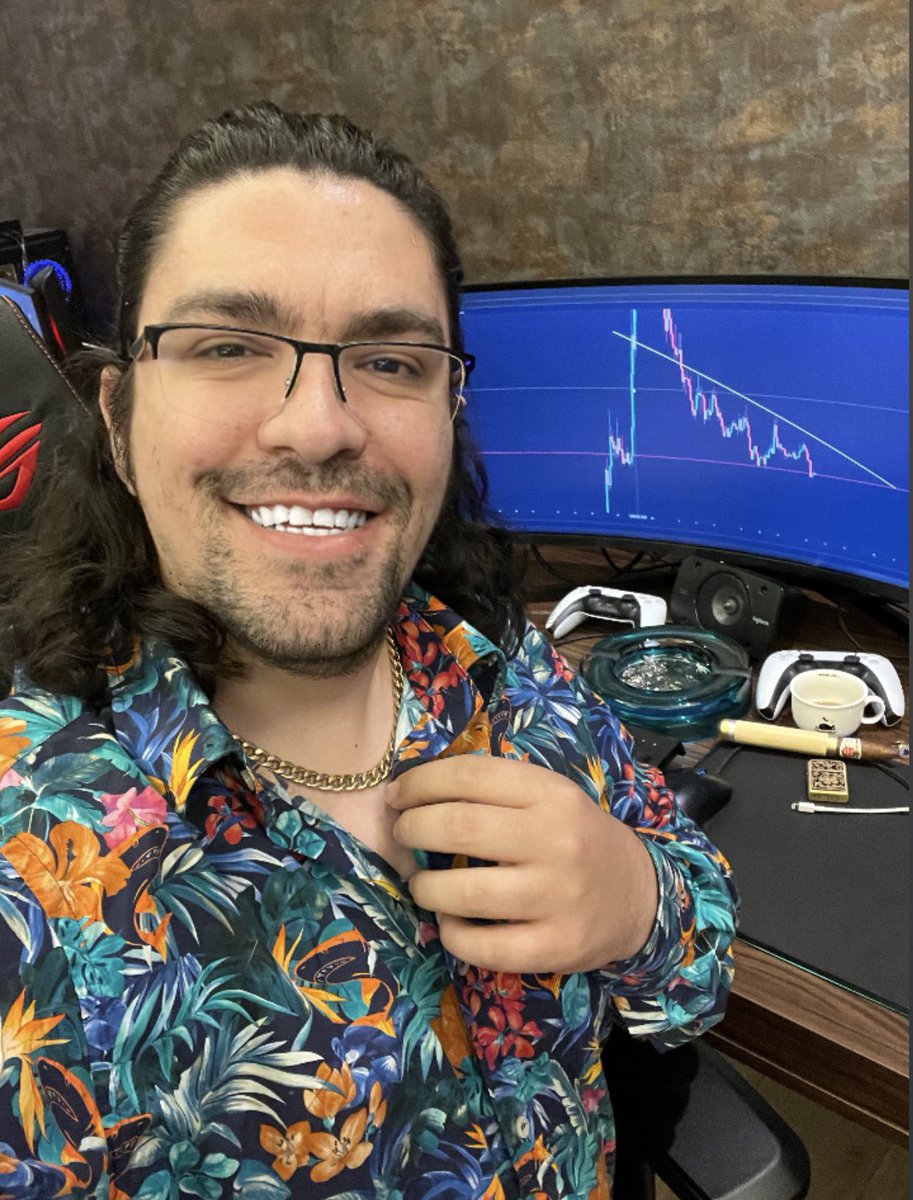 سیگنال میدم سود میکنید فیو استار نمیشم
انگیزه میدم فیو استار نمیشم
فلسفی حرف میزنم فیو استار نمیشم

فقط یه راه برام مونده 
#NUDITY