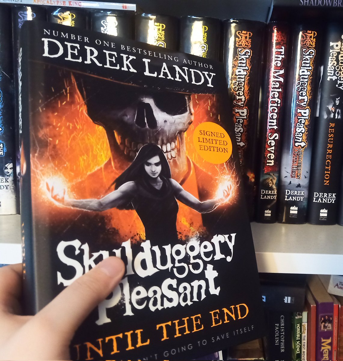 Oh baby it's happening again 

#skulduggerypleasant