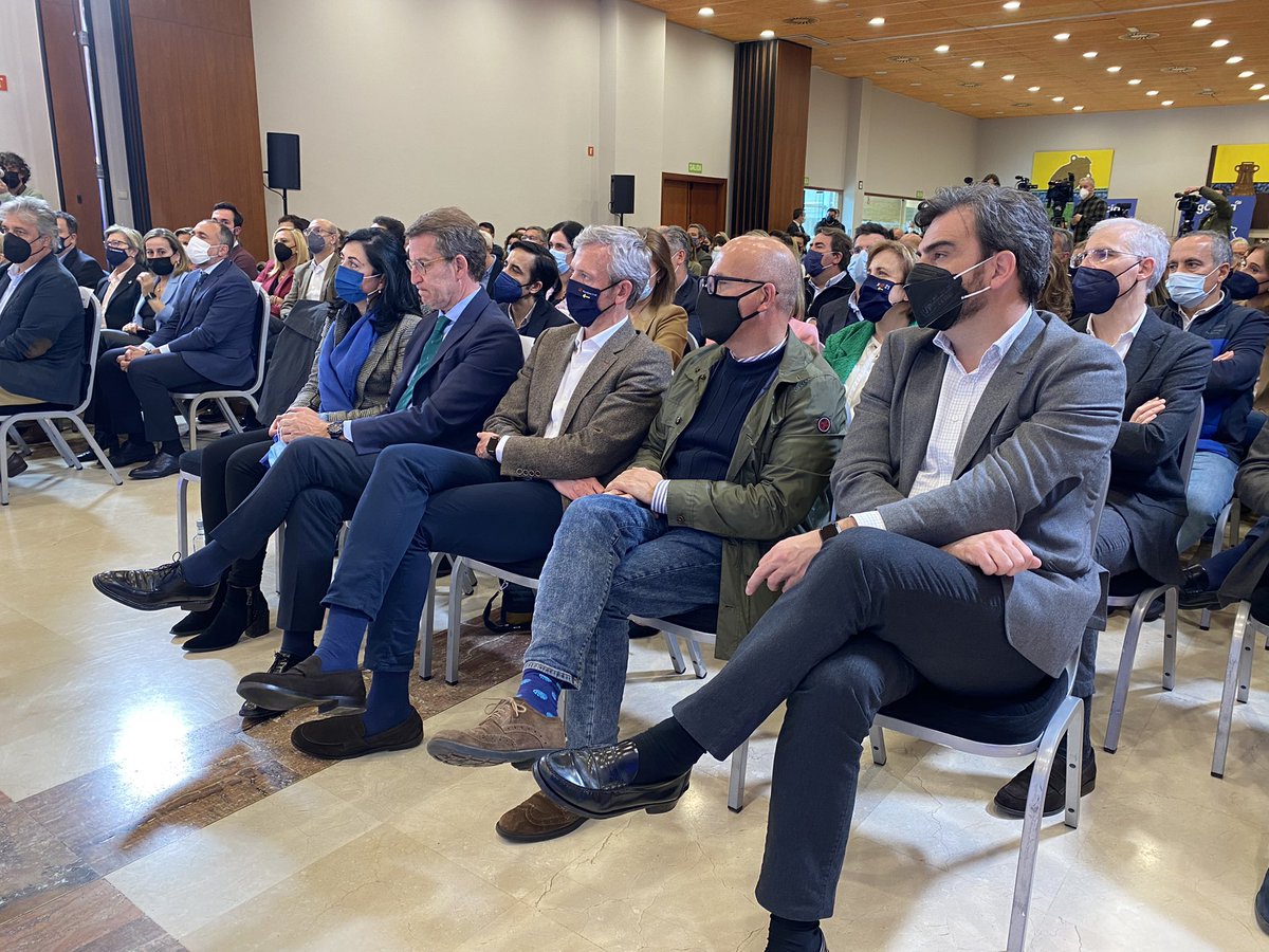 Cecivazsuarez's tweet photo. @FeijooGalicia na #XuntaDirectiva do @ppdegalicia : "a fortaleza e a unidade do noso partido reside na militancia e o noso único obxectivo é Galicia" https://t.co/yBtkgf9xuf