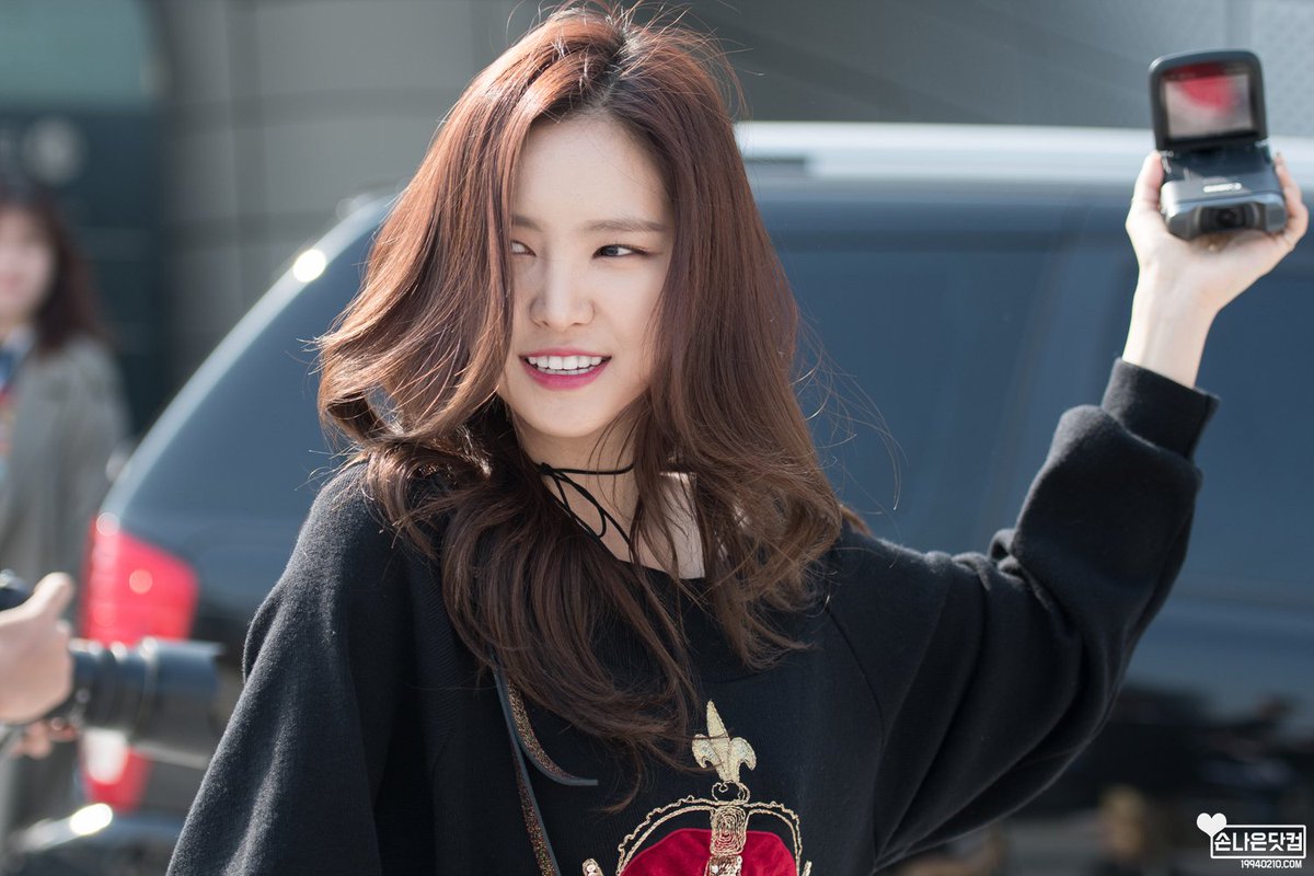 snaeunfiles's tweet photo. i love you so much🖤 @Apinksne https://t.co/uO8aOEnJel