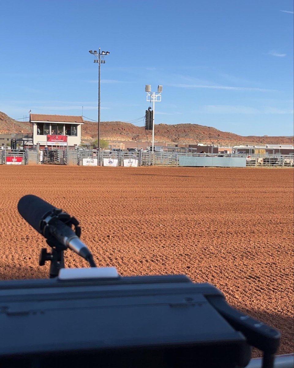 MaxSports_News's tweet photo. Rodeo is a sport right?🤠💯 https://t.co/pmaFswGeWx