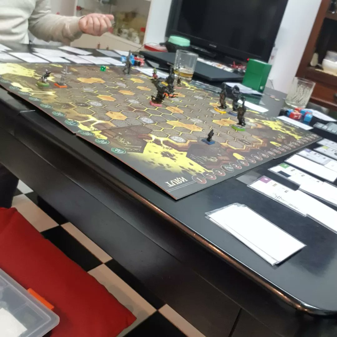 VanagloriaG's tweet photo. Playtest takes place on Easter Monday...
💪💪💪
🤣🤣🤣
#boardgame #boardgames #tabletopgame #tabletopgames #vanagloriagame #strategyboardgame #newboardgame #vanagloriaarena #vanagloriagames #wargames #wargame https://t.co/EFZz1YdFLD