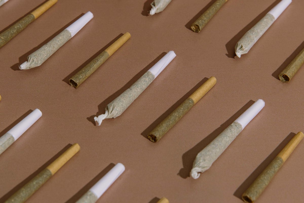 SpiritleafA's tweet photo. That’s one way to put us in a trance. Are you team pre-roll or team roll your own?

#countdownto420 #Hamont #Hamilton #ancaster #420 #420celebrate https://t.co/cLtznaNTvU