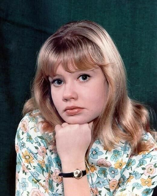 Happy birthday Hayley Mills! My favorite film with Mills is a family classic at my home, Summer magic. 
