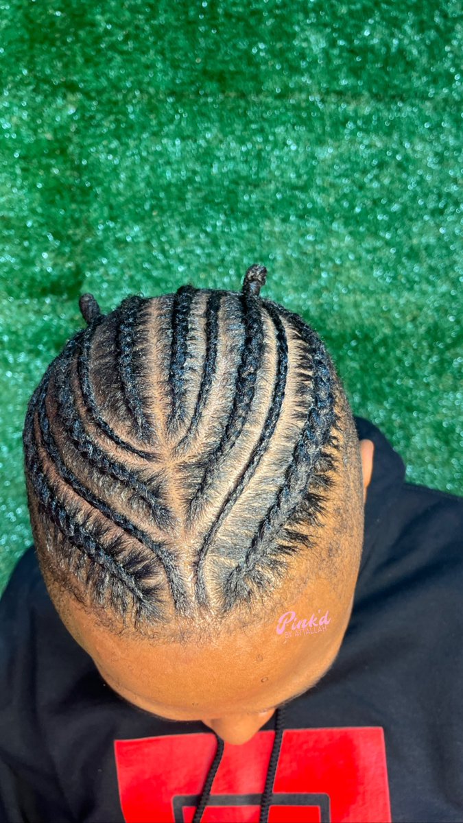 Pinkstyledme's tweet photo. “Men Designer Braids” ✨😍😍 follow me on Instagram @Pinkstyledme for more content ✨ #ComeGetPinkd 

#atlstylist #menbraidstyles  #designbraids https://t.co/YbbFD0zZLk