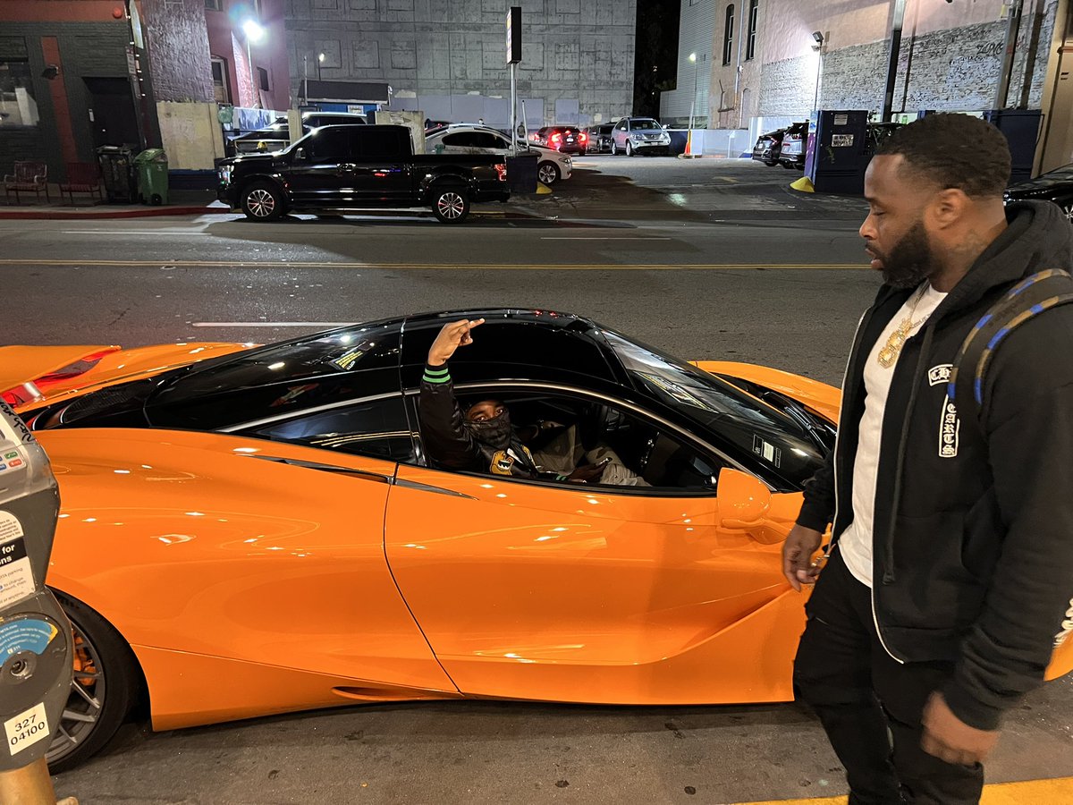 DREWWWWW____'s tweet image. This nigga @2heavyFamPop pulled up crazy last night JESUS !!!