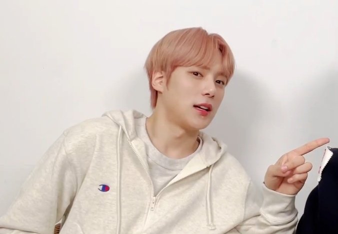 mhrated's tweet photo. i'll never get over pinkhyuk https://t.co/6BS5ZPAiZA