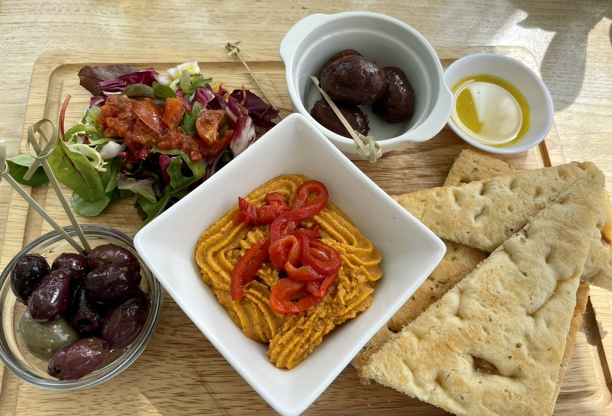 Hellen Bach tweet media