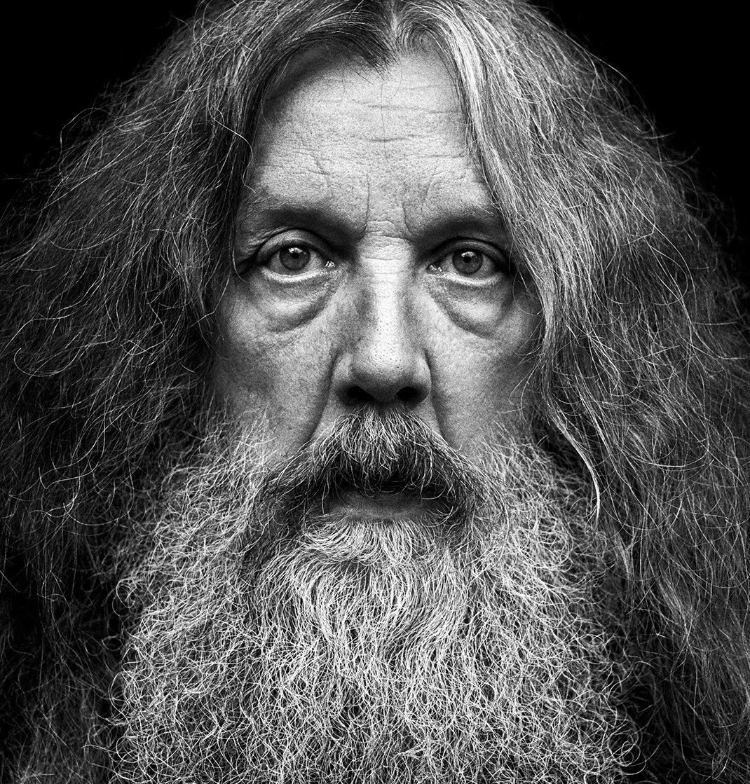 Alan Moore. In the 80s, along with some incredible artists, Moore showed the us what you can do in with comics. This week, we are talking about 2 adaptions of his work.

#alanmoore #comics #comicsbooks #writer #comicadaptation #podcast #moviepodcast #twodudesonedoublefeature