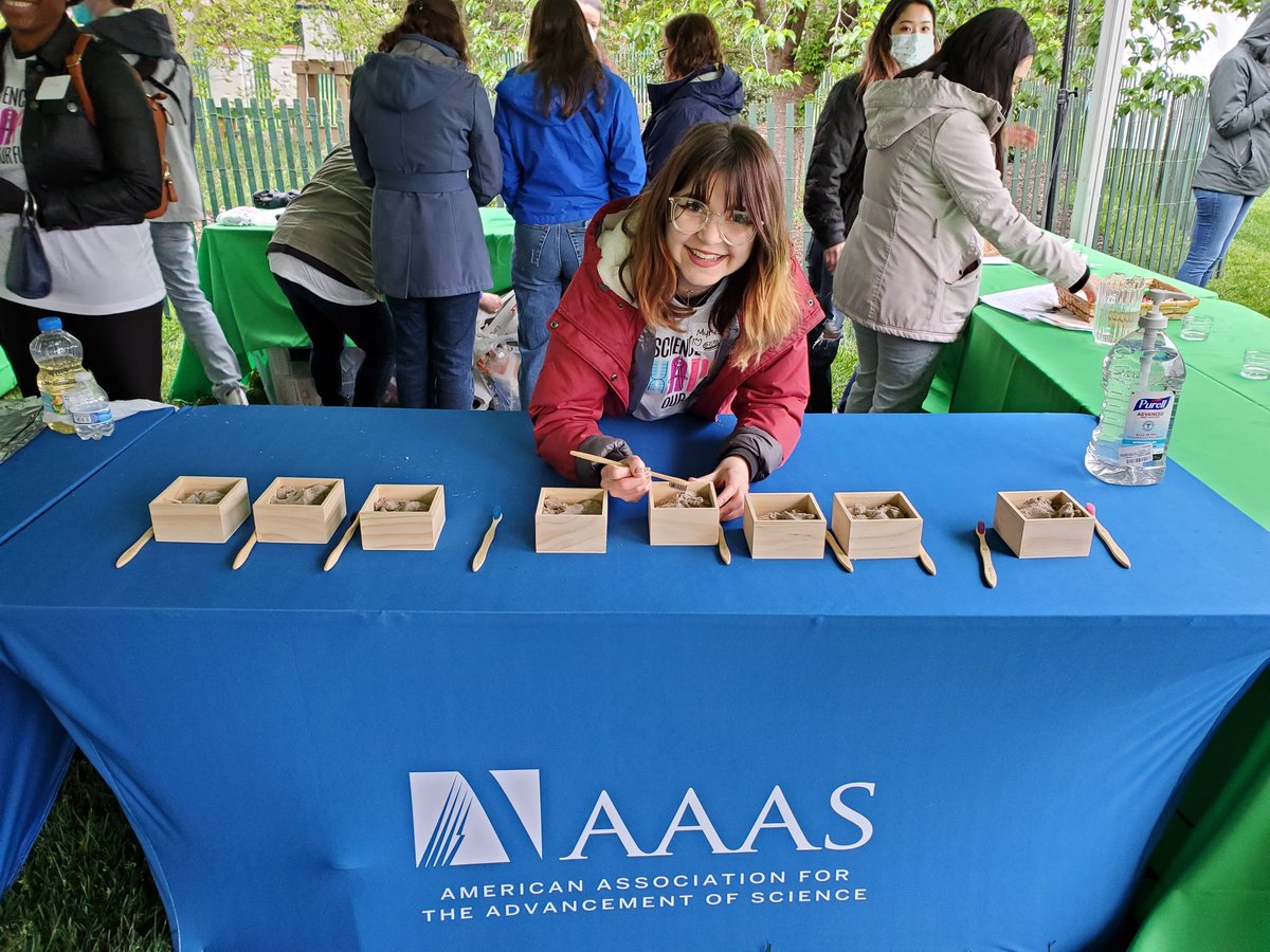 Meet A Scientist tweet media