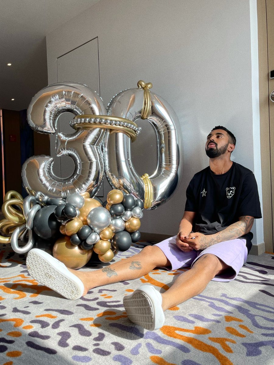 Ipl2022I's tweet photo. 30 🤎 K L RAHUL birthday bash 🌈🌈⚡️⚡️⚡️🔥.

#AthiyaShetty #HappyBirthdayKLRahul #HappyBirthdayKLRahul #Thar #AnilKapoor #Coronavirus #CSKvsGT https://t.co/uNpQYGoVED