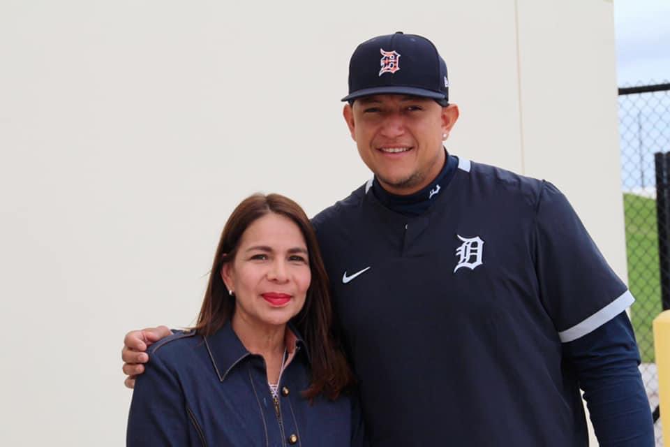 porlagoma's tweet photo. Hoy es el cumpleaños de @MiguelCabrera ¡feliz cumpleaños, Miguelito! https://t.co/El7paT7UYo