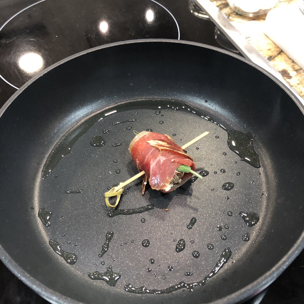 RebeccaBjourno's tweet image. Culinary classes on @OceaniaCruises Marina are so much fun - you will never go hungry or thirsty and there’s so much to learn, from popular local food to expert cooking tips &amp;amp; techniques … 🧄 🍷 🥜 #cruise #culinarycenter