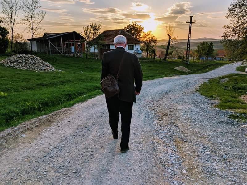 TanasTim's tweet image. Flying today to Eastern Europe.  Will be ministering in Hungary and Romania for the first time in over two years.  Looking forward to being back where this photo was taken.  Thanks to Mirci Pricop and Ghitsa Fekete for taking the time to meet me at the airport.